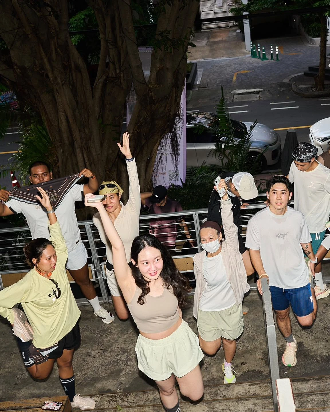 ภาพกิจกรรมกลุ่มจากอัลบั้ม Pistachio & Coffee Run ของผู้จัดชุดเดียวกัน
