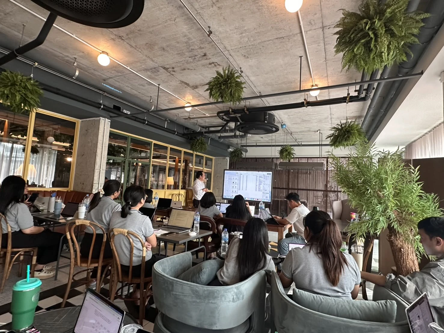 ภาพเวิร์กช็อป Claude AI หลักสูตรเฉพาะสำหรับ Sugar Marina, Boutique Hotel ตามคำบรรยายของ Lianudom Digital Group — ไม่ระบุปีถ่าย ไม่ใช้ยืนยันคลาส Claude Skills วันที่ 4 กันยายน 2569 ที่ depa ภูเก็ต
