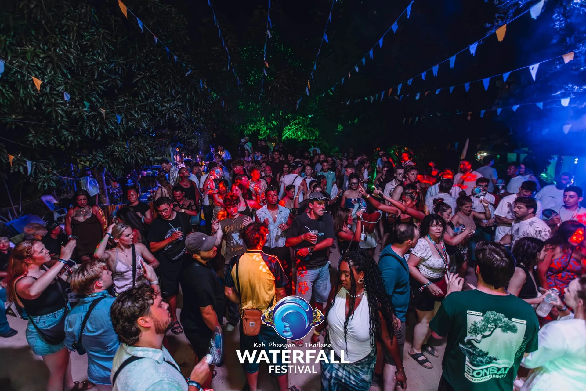 ภาพพื้นที่เทศกาลยามค่ำคืนอีกมุมจากอัลบั้ม Waterfall Festival วันที่ 9 กันยายน 2569 ชุดเดียวกัน