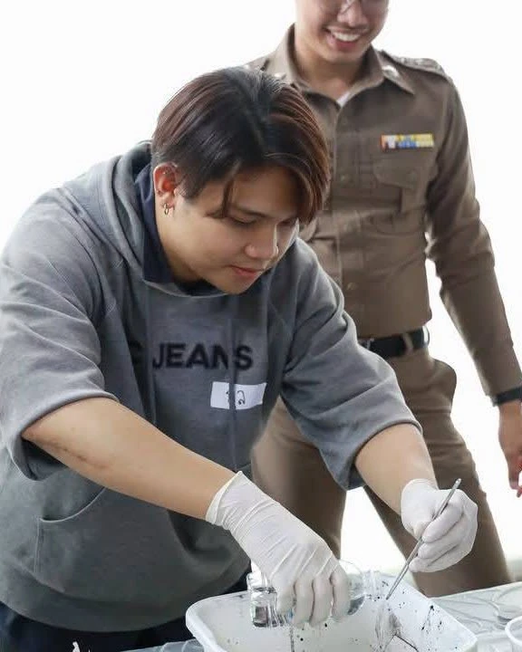 ภาพตัวอย่างกิจกรรมบริเวณถาดจากประกาศห้องเรียนจำลองนิติวิทยาศาสตร์ของ ONCEs Thailand