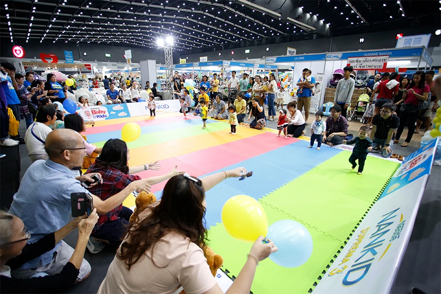 ภาพบริเวณกิจกรรมในแกลเลอรี Amarin Baby & Kids Fair จากเว็บไซต์บริษัทผู้จัด ไม่ระบุวันที่ถ่าย