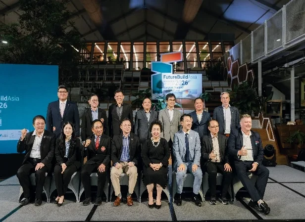 ภาพถ่ายกลุ่มบนเวทีใน CEO Gala Night จากข่าวเปิดตัวร่วมวันที่ 6 มีนาคม 2569 คงป้าย FutureBuild Asia และภาพเต็ม