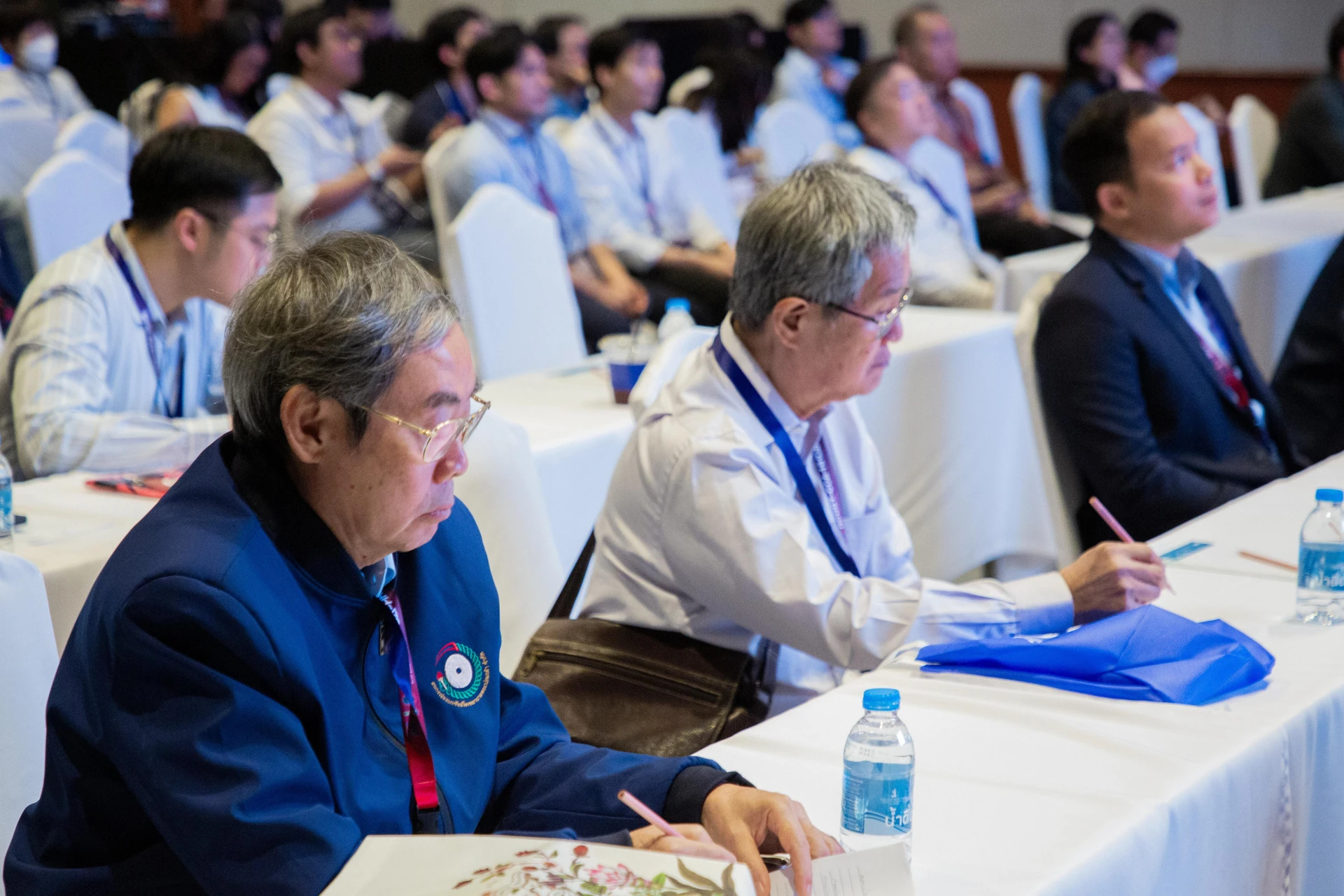 ภาพบริเวณที่นั่งประชุมจากแกลเลอรี RCOST ครั้งที่ 47 หมวดวันที่ 23 ตุลาคม 2568 มุมแรก