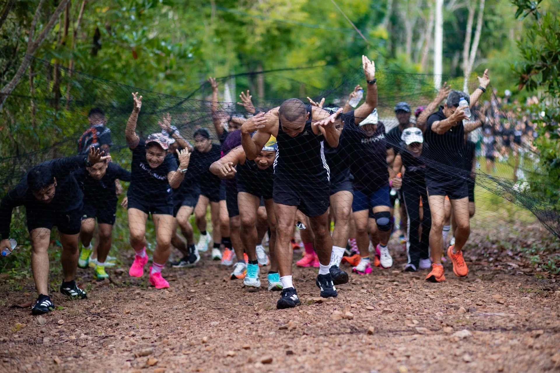 ภาพกิจกรรมบนเส้นทางบริเวณตาข่าย จากอัลบั้มเข้าท่ารัน 4th ของ Kow-Thaa RUN
