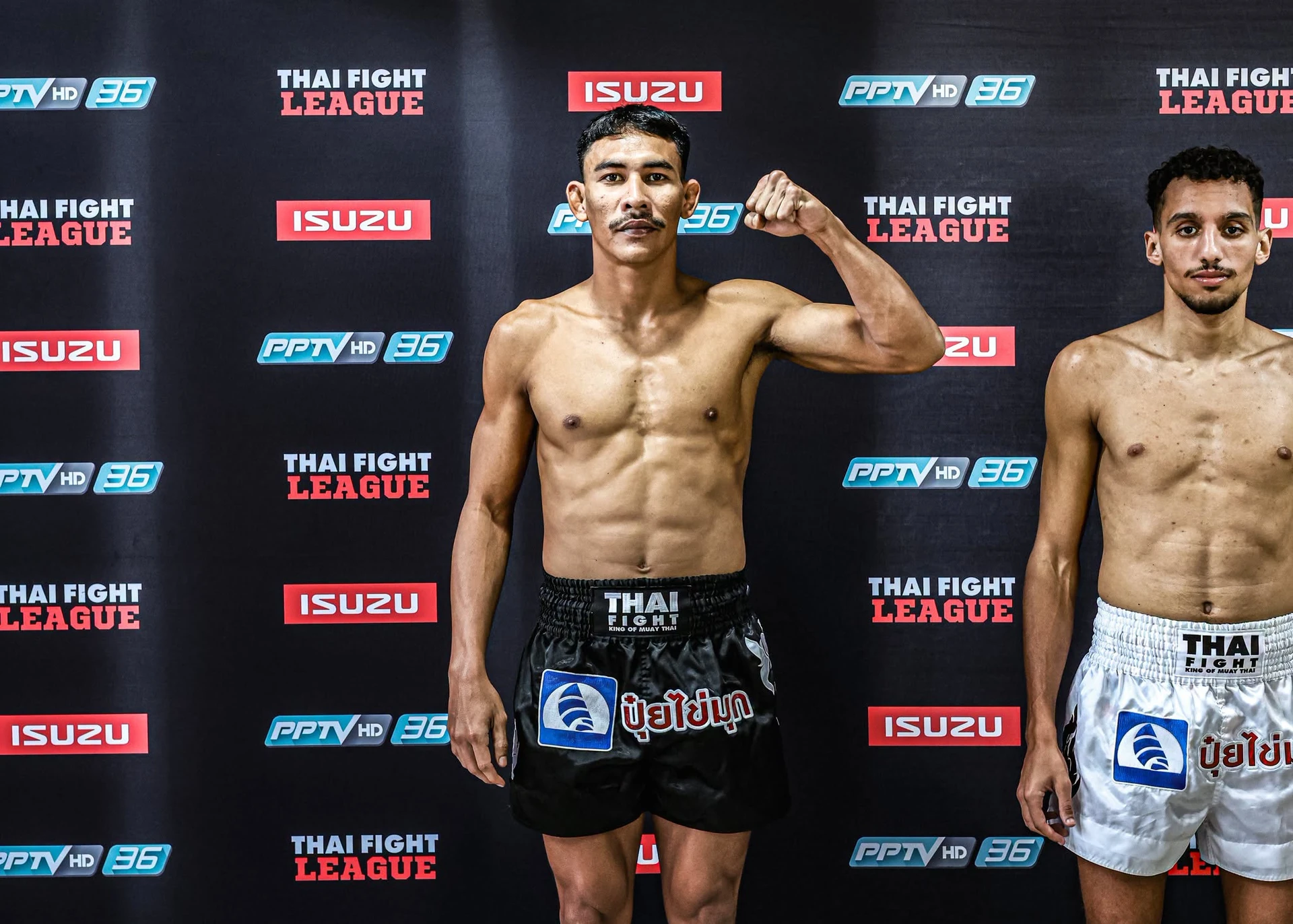 ภาพถ่ายหน้าฉาก THAI FIGHT LEAGUE อีกมุมจากอัลบั้มเตรียมงานเดียวกัน ไม่ใช่ภาพขณะแข่งขัน