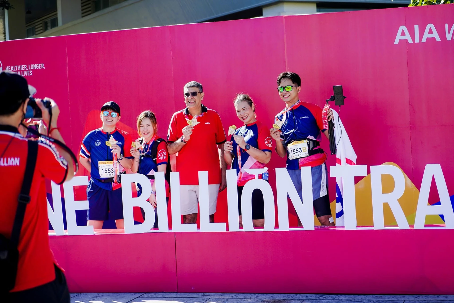 ภาพบริเวณป้าย AIA One Billion Trail จากรายงานกิจกรรมครั้งก่อนชุดเดียวกันที่เชียงใหม่ คงภาพเต็ม