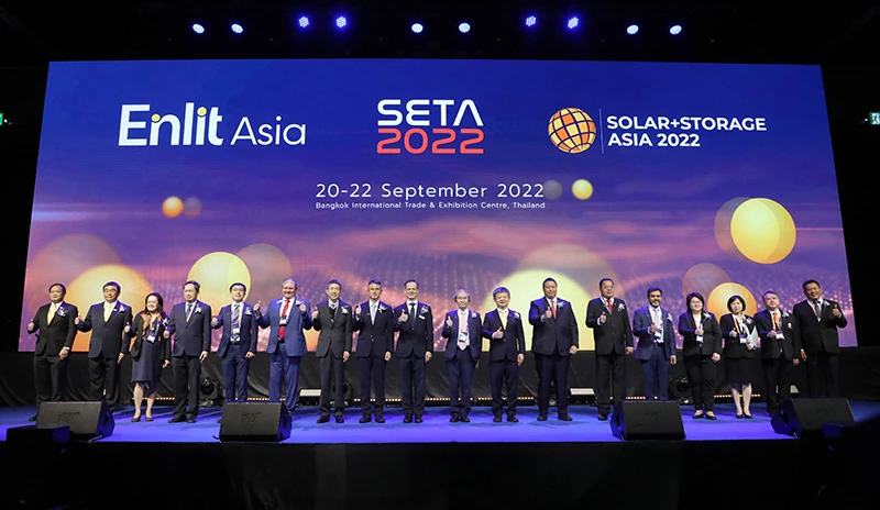 ภาพเวทีร่วม Enlit Asia, SETA 2022 และ Solar+Storage Asia 2022 ที่ผู้จัดเผยแพร่ในหัวข้อ SETA LEGACY คงภาพเต็มและป้ายปี 2565