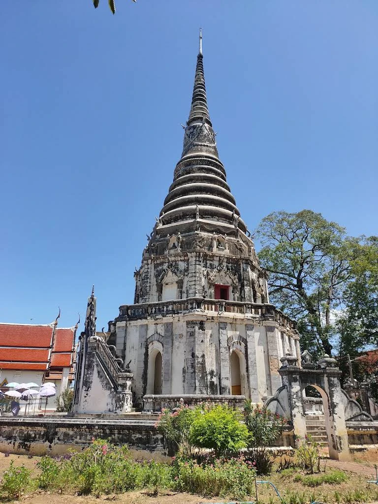 ภาพเจดีย์วัดจุฬามุนี โดย Google Maps ระบุเวลาถ่ายเป็นมิถุนายน 2564 (2021) — ใช้ประกอบสถานที่ย้อนหลัง ไม่ใช่ภาพงานองครักษ์ซุปเปอร์มินิมาราธอน 2569