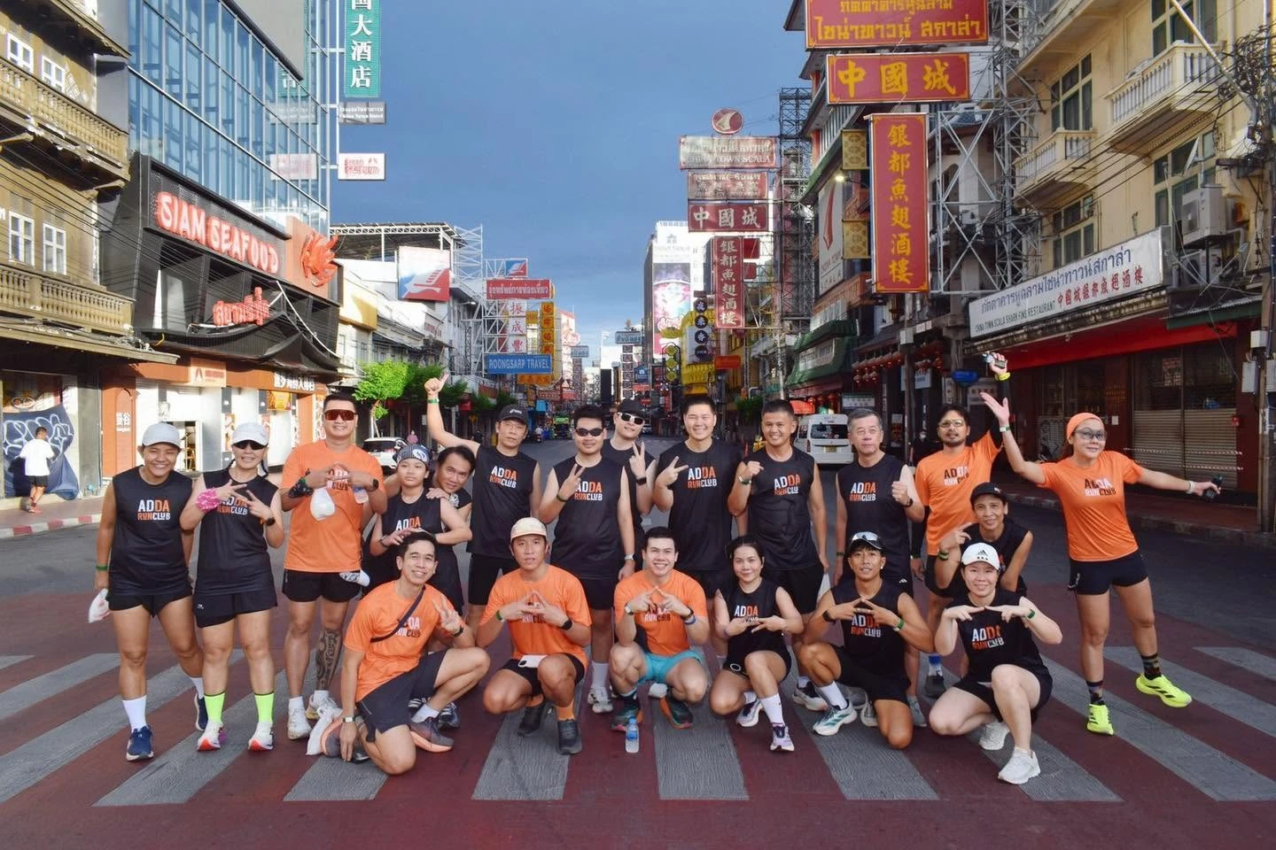 ภาพกลุ่มระหว่างทางในกิจกรรม ADDA RUN CLUB City Run อุ่นเครื่องของโครงการปี 2569 คงภาพเต็ม