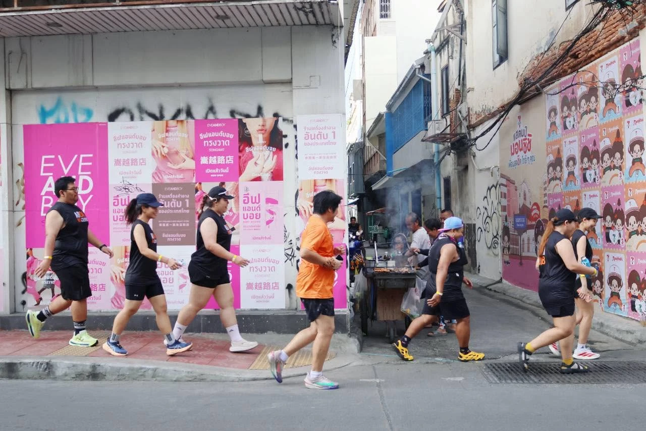ภาพกิจกรรมริมถนนจาก ADDA RUN CLUB City Run ชุดเดียวกัน คงภาพเต็ม