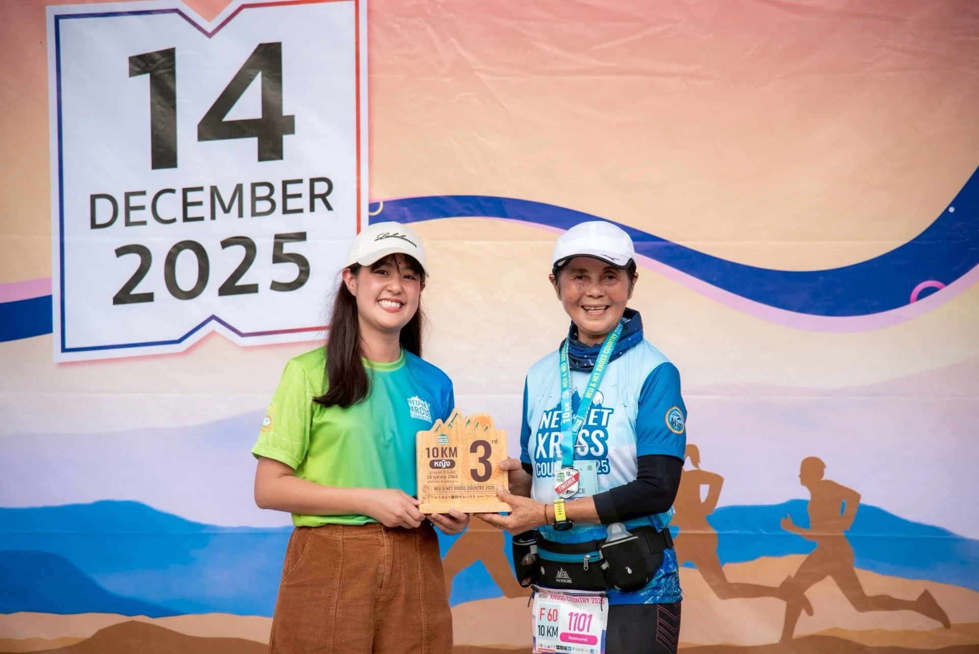 ภาพกิจกรรมรับรางวัลจากอัลบั้ม NEU & NET Xross Country โครงการปี 2025 คงภาพเต็ม