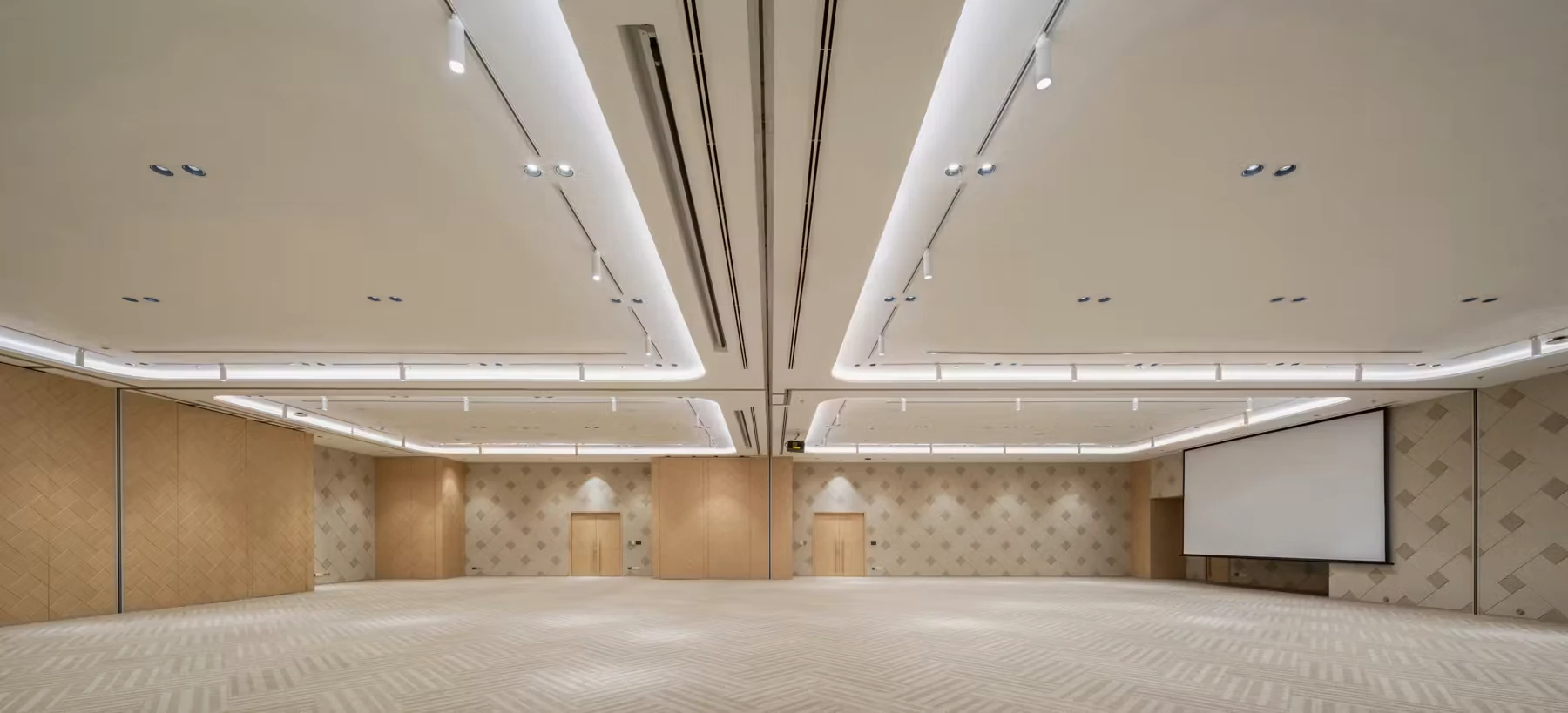 ภาพห้องประชุมจากแกลเลอรีสถานที่ชั้น 2 ของ QSNCC ต้นทางใช้คำบรรยาย Meeting Room และไม่ระบุปีถ่าย — ภาพประกอบสถานที่ ไม่ใช่ภาพมหกรรมสุขภาพ ฟิตเนส แอนด์ เวลเนส ประเทศไทย 2027 หรือรอบก่อน