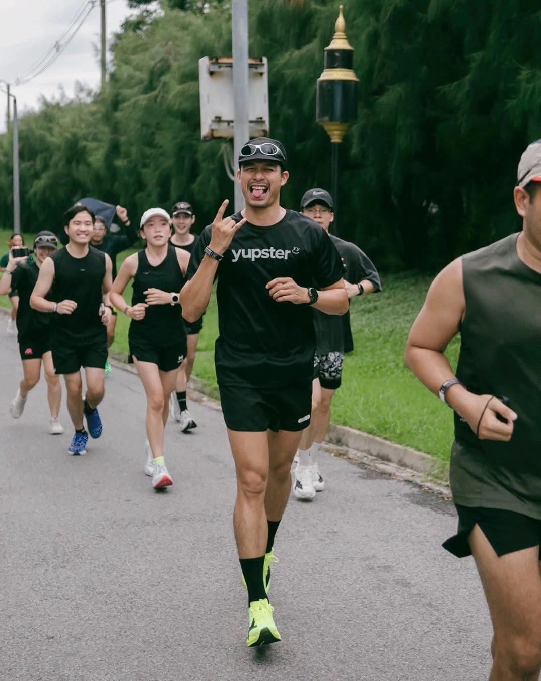 ผู้ร่วมกิจกรรมกำลังวิ่งบนทางในสวนอีกมุม จากชุดรายงาน BRC Park Run เดียวกัน คงภาพเต็ม ไม่ใช่ภาพแข่งขัน The Music Run วันที่ 31 ตุลาคม