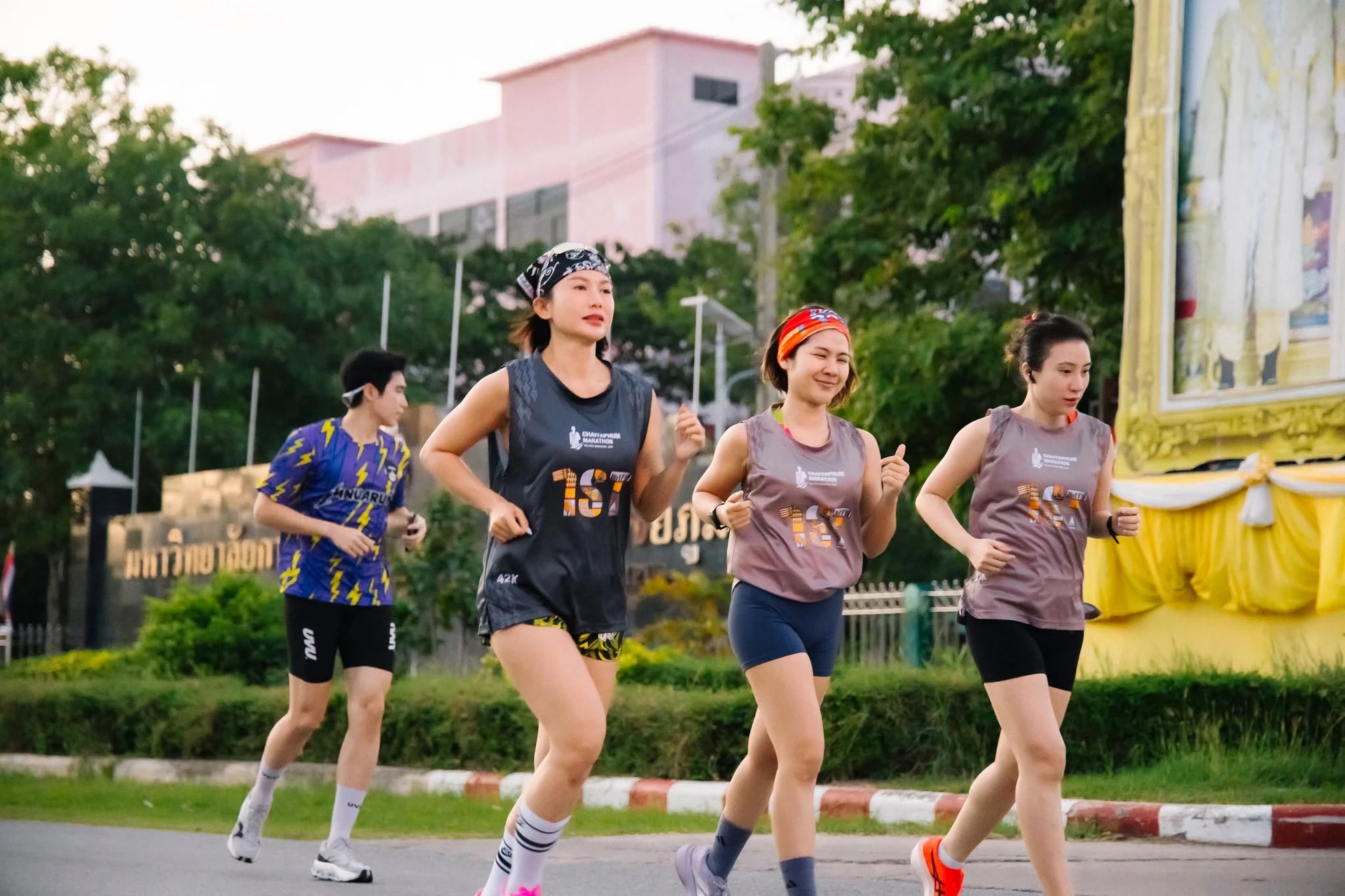 ภาพวิ่งบริเวณสนามกีฬาเทศบาลเมืองชัยภูมิ จากโพสต์ประชาสัมพันธ์ Chaiyaphum Marathon ก่อนประกาศเลื่อน