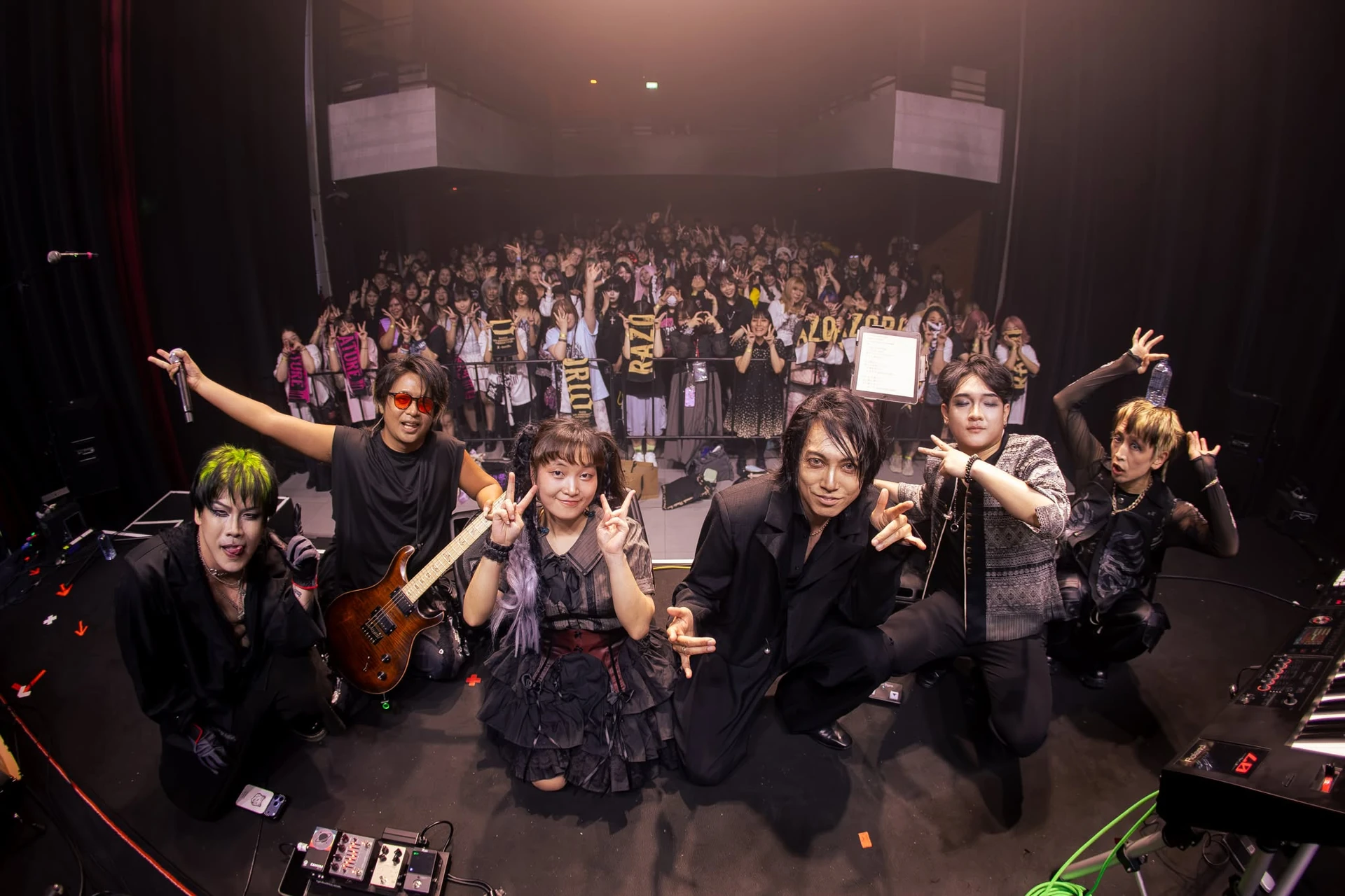 ภาพหมู่ SyZyGy-GO และแฟนเพลง จาก Memories Files 001 งาน J-Rockaholic PARTY Vol.5 วันที่ 10 ตุลาคม 2569