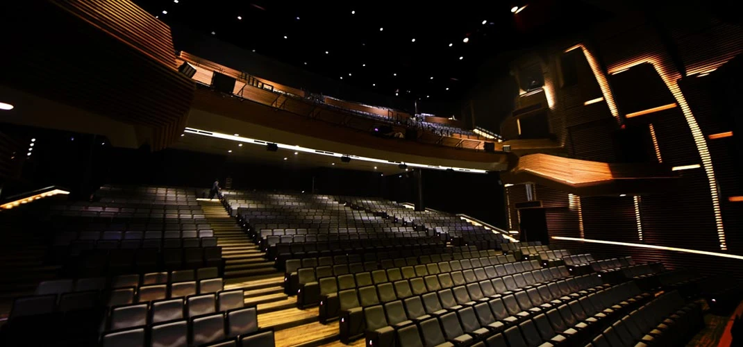 ภาพที่นั่งภายในโรงละคร The Theatre ของสยามพิฆฮอลล์ จากเว็บไซต์เจ้าของสถานที่ ไม่ระบุปีถ่าย — ภาพสถานที่ ไม่ใช่ภาพ A Night to Remember วันที่ 1 พฤศจิกายน 2569 หรือคอนเสิร์ตรอบก่อน และไม่ใช้ยืนยันห้องจัดงาน เวที หรือผังที่นั่งเฉพาะคอนเสิร์ตครั้งนี้