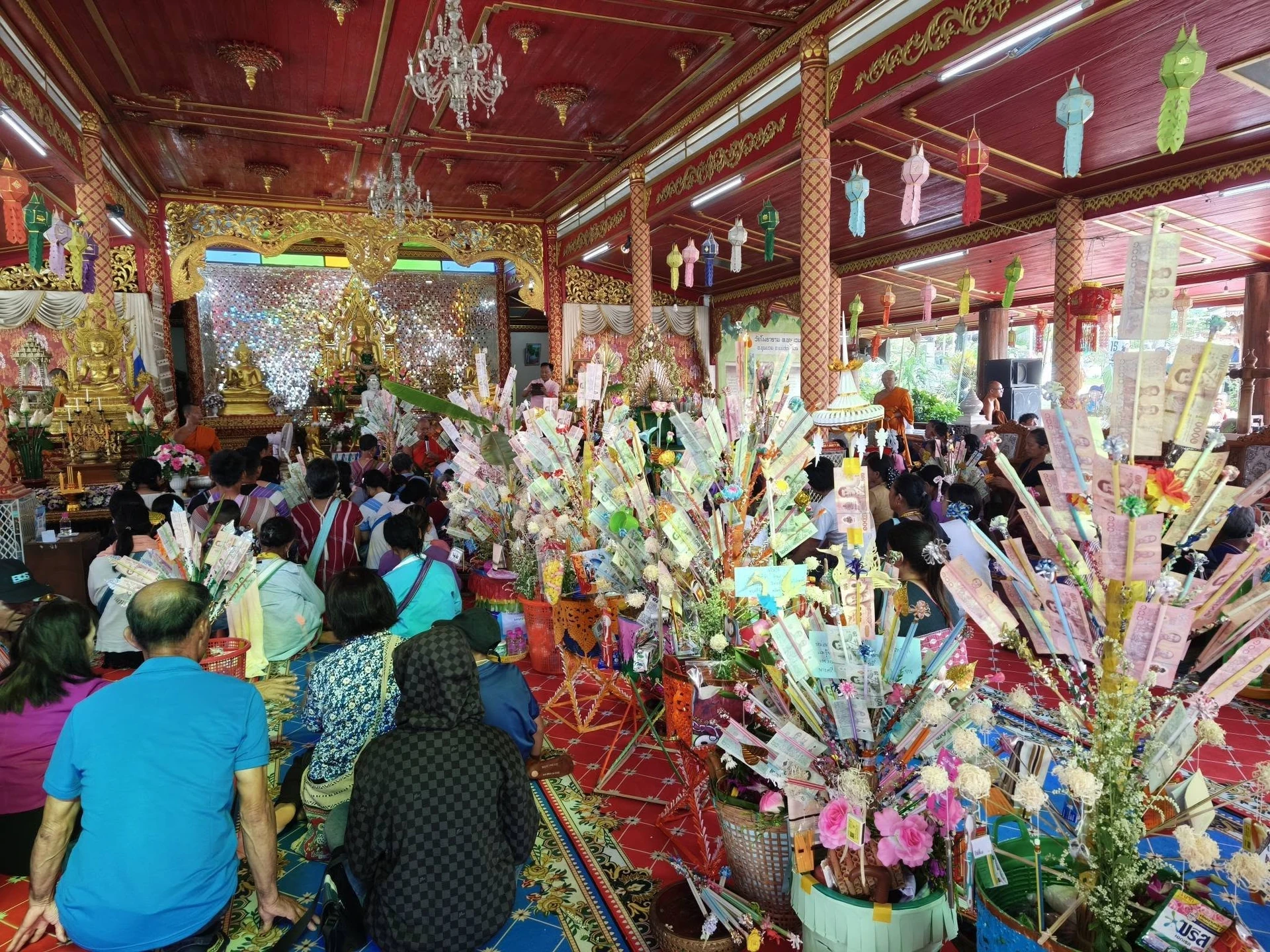 ภาพบรรยากาศภายในวัดโพธาราม ขุนยวม งานตานก๋วยสลากภัต ปี 2569