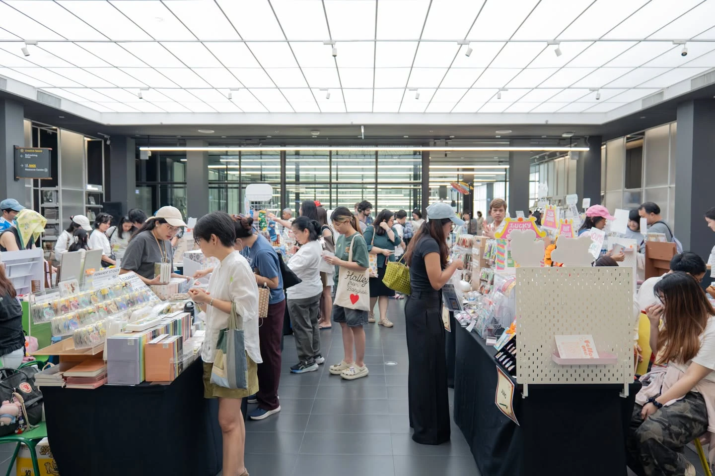 บรรยากาศพื้นที่ร้านเครื่องเขียนใน Creative Weekend: Stationerycore ครั้งที่ 2 ปี 2569