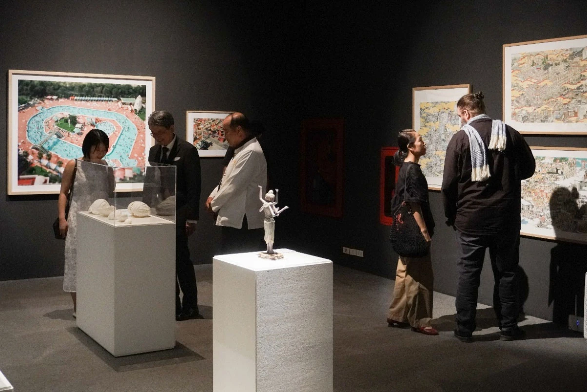 การชมผลงานในงานเปิด The Superlative Artistry of Japan ที่ TCDC เชียงใหม่