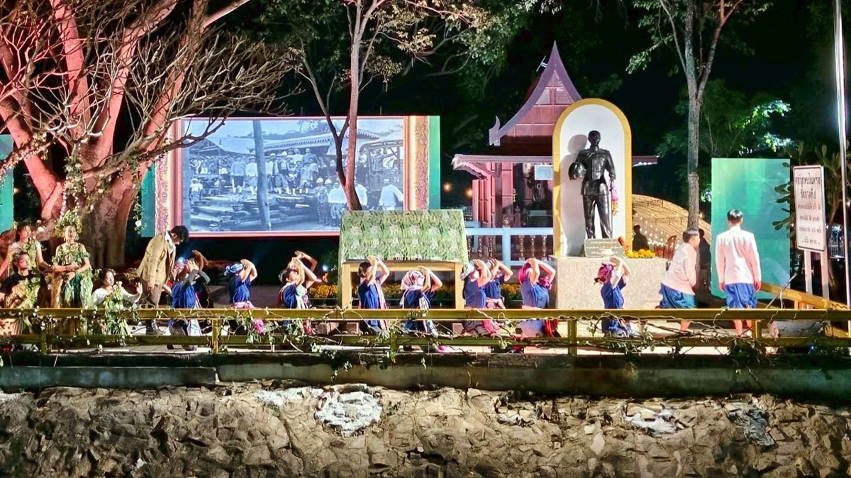ฉากและบรรยากาศการฝึกซ้อมชุดรำลึกตำนาน เล่าขานตราแผ่นดิน หลักหินรัชกาลที่ 5 รุ่นปี 2568