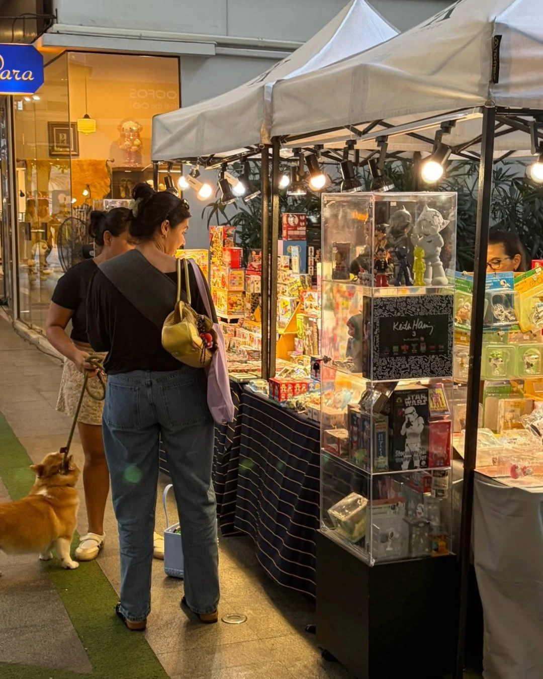 ตู้และชั้นวางของเล่นใต้เต็นท์ในงาน Yeah Shopping ครั้งที่ 7 ปี 2569 ที่ K Village