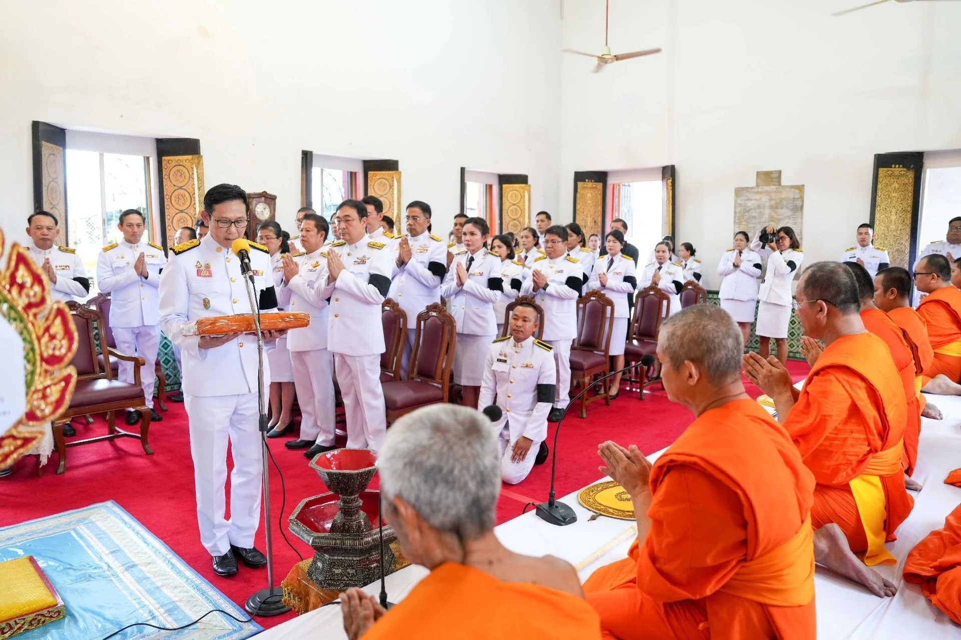 บรรยากาศภายในอาคารระหว่างพิธีที่วัดนวลนรดิศ จากรายงานกระทรวงพลังงานปี 2568