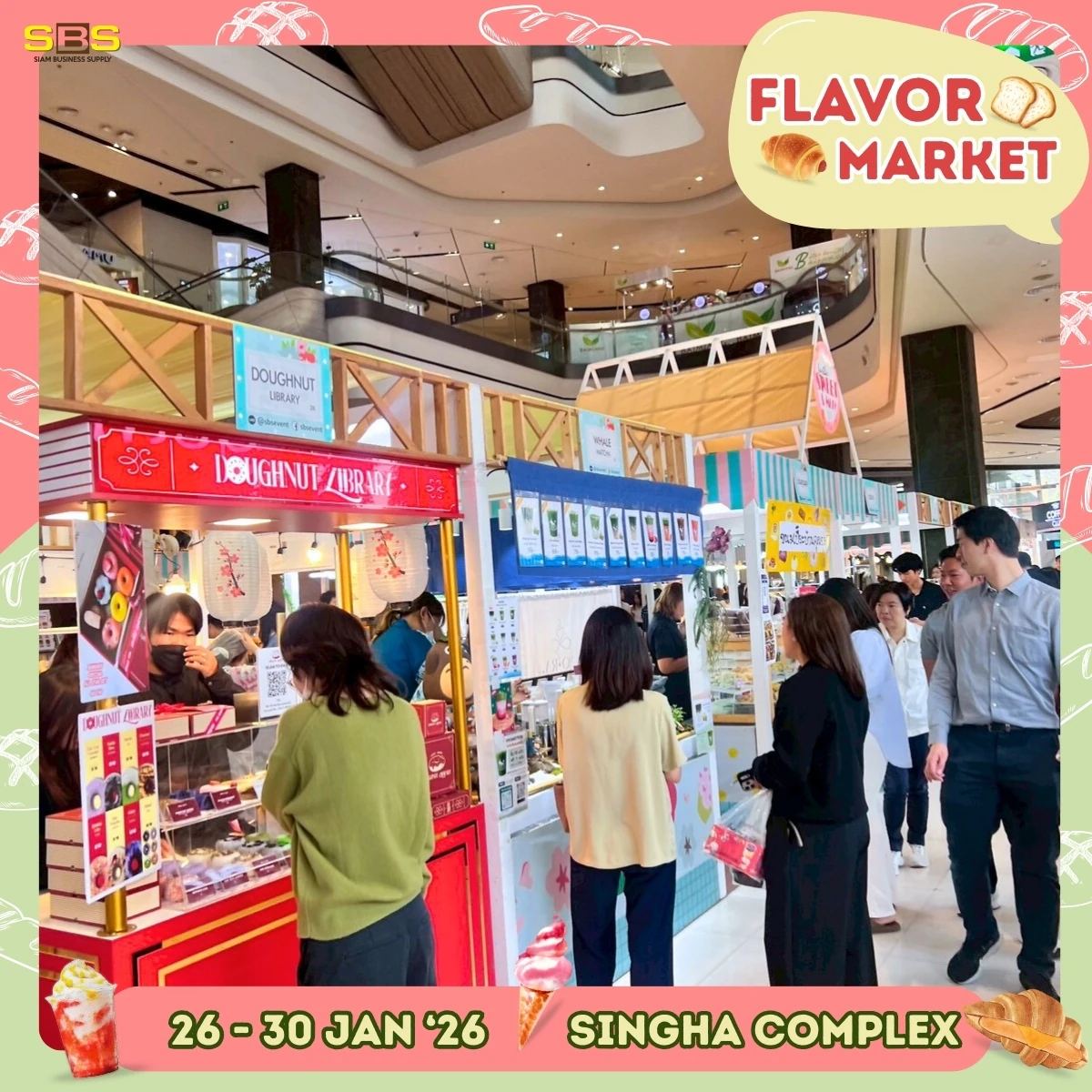 บูธสินค้าและผู้คนภายในสิงห์ คอมเพล็กซ์ ในภาพประกอบประชาสัมพันธ์ FLAVOR MARKET ของ SBS Event ที่ไม่ระบุวันถ่าย