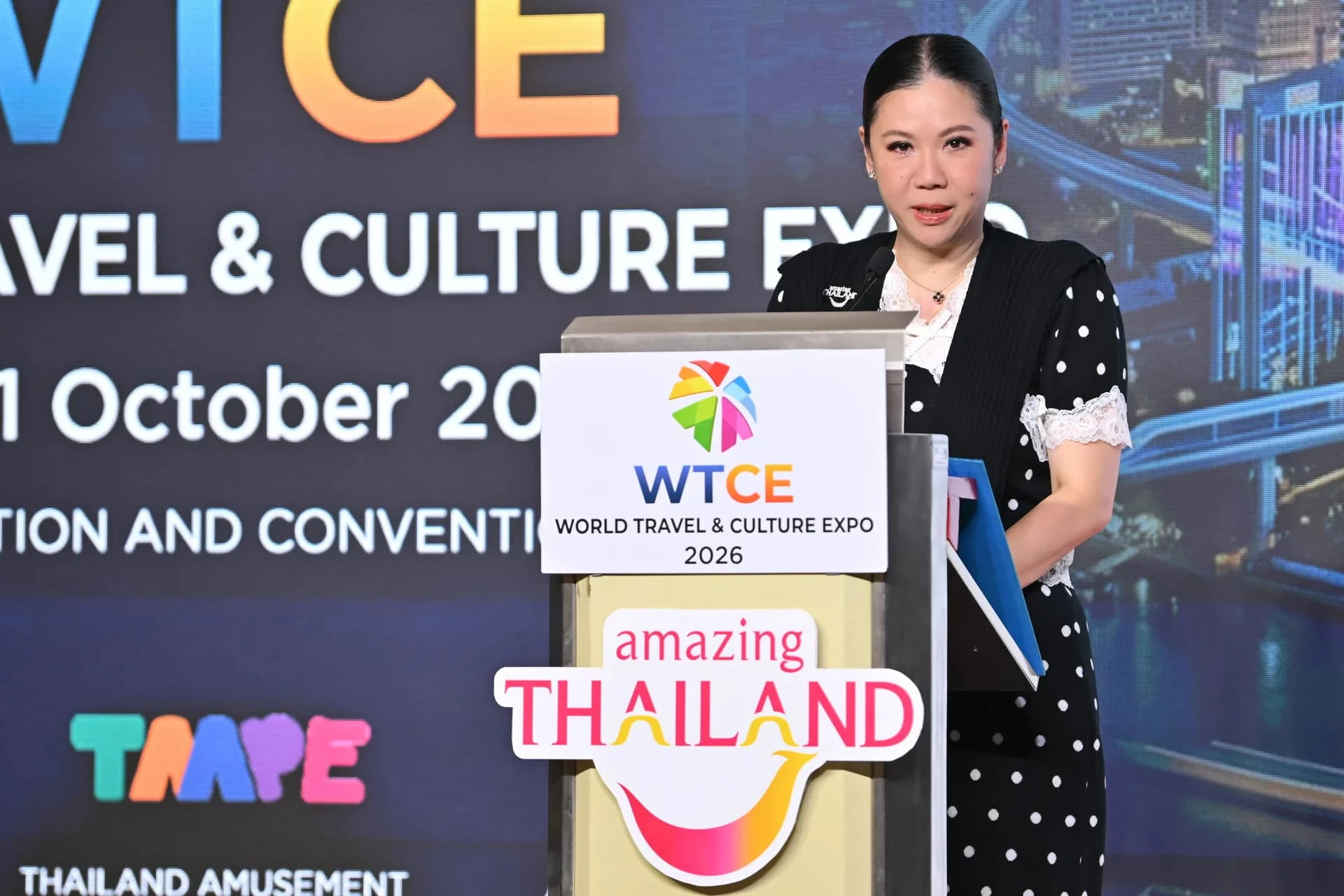แท่นแถลงข่าวพร้อมป้าย World Travel & Culture Expo 2026 จากรายงานการเปิดตัวงานวันที่ 22 กรกฎาคม 2569