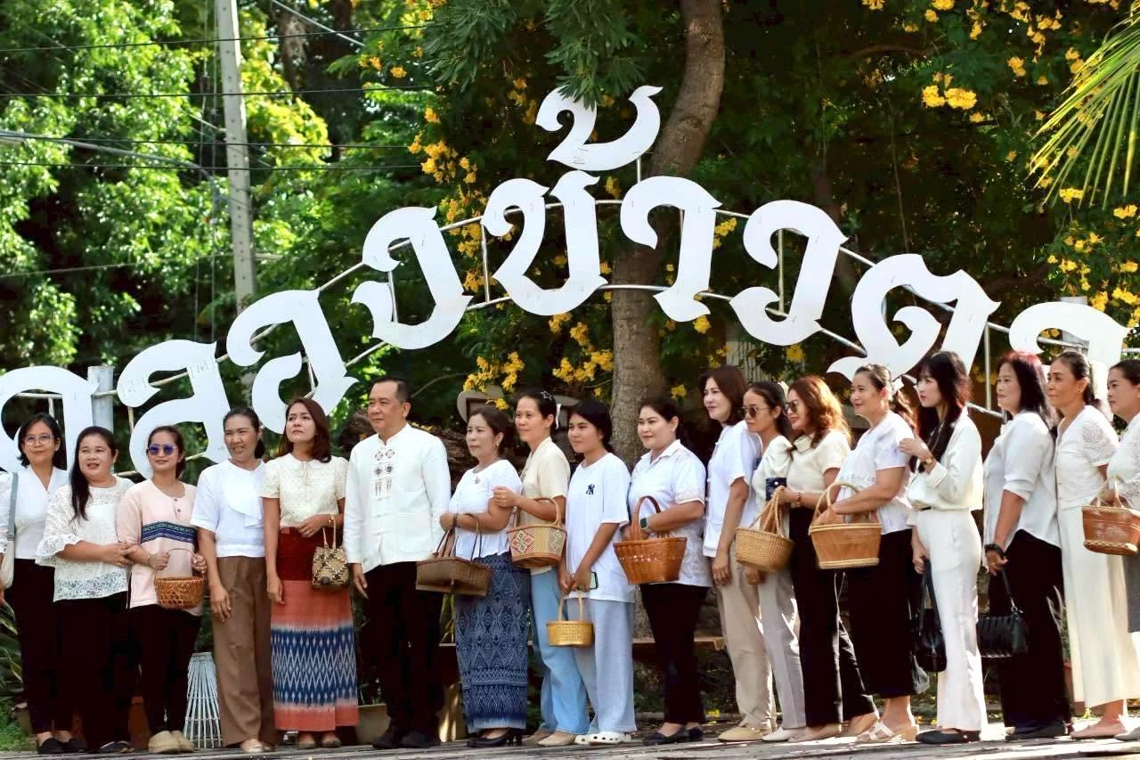 ภาพกลุ่มหน้าป้ายคลองข้าวตอก จากรายงานกิจกรรมวันที่ 12 กรกฎาคม 2569 ของ อบต.ป่ามะคาบ