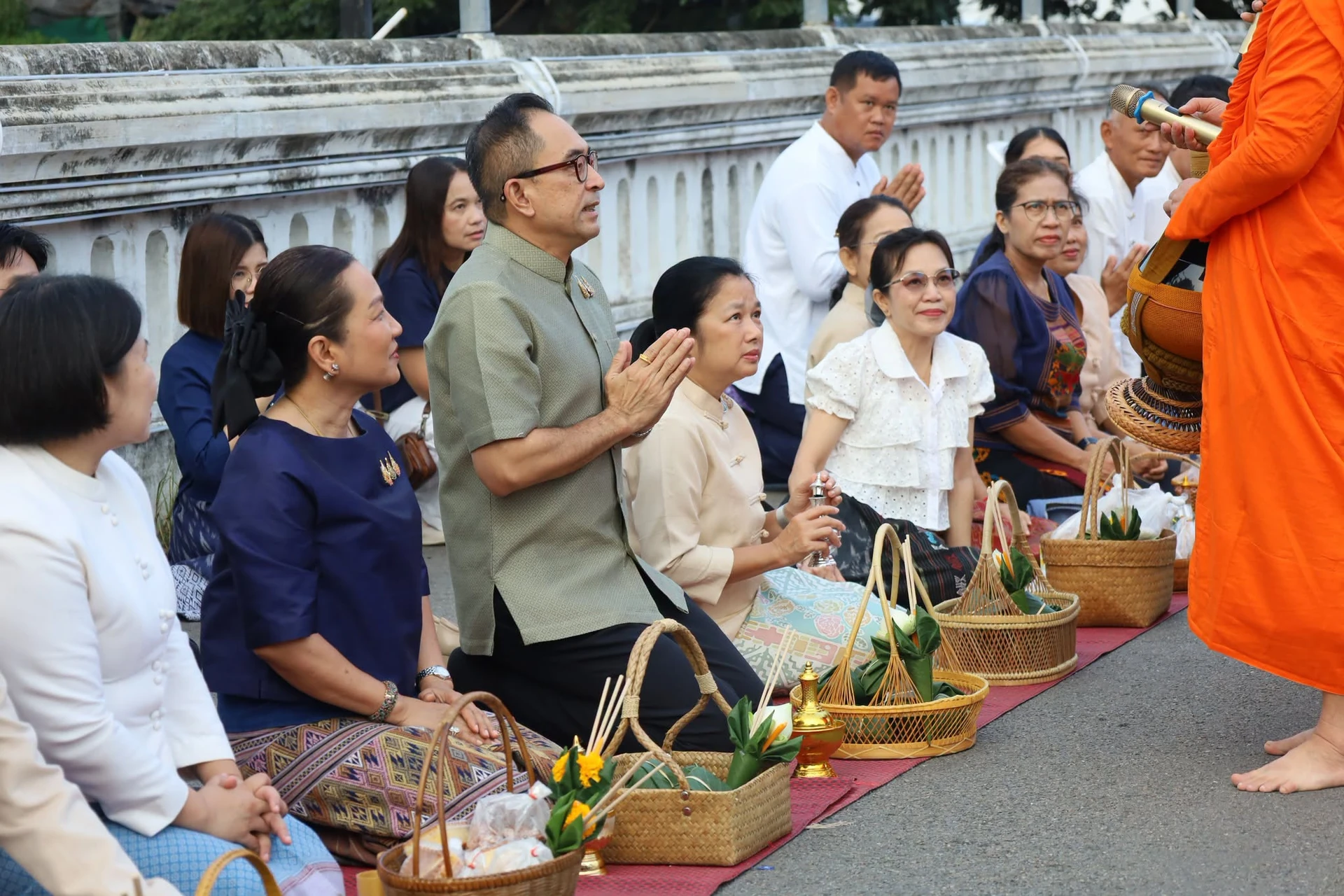 พื้นที่นั่งและตะกร้าตามแนวราวสะพาน จากรายงานกิจกรรมลำพูนวันที่ 2 ตุลาคม 2569