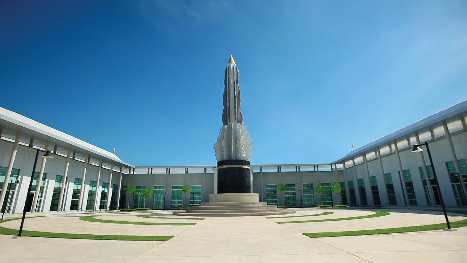 ภาพภายนอกศูนย์ประชุมนานาชาติฉลองสิริราชสมบัติครบ ๖๐ ปี (ICC Hat Yai) จากแกลเลอรีเว็บไซต์ศูนย์ประชุม — ไม่ระบุวันหรือปีถ่าย ใช้ประกอบบริบทสถานที่ย้อนหลัง ไม่ใช่ภาพภายใน Convention Hall ภาพงาน OTOP & SMEs City to Songkhla วันที่ 30 ตุลาคม–8 พฤศจิกายน 2569 หรือการเตรียมงาน และไม่ใช้ยืนยันผังงานหรือสภาพพื้นที่ปัจจุบัน