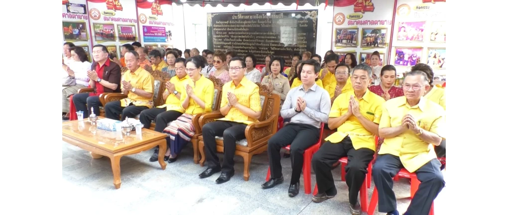 บรรยากาศพื้นที่นั่งและโต๊ะภายในงานศาลตายาย จากรายงานกิจกรรมปี 2562