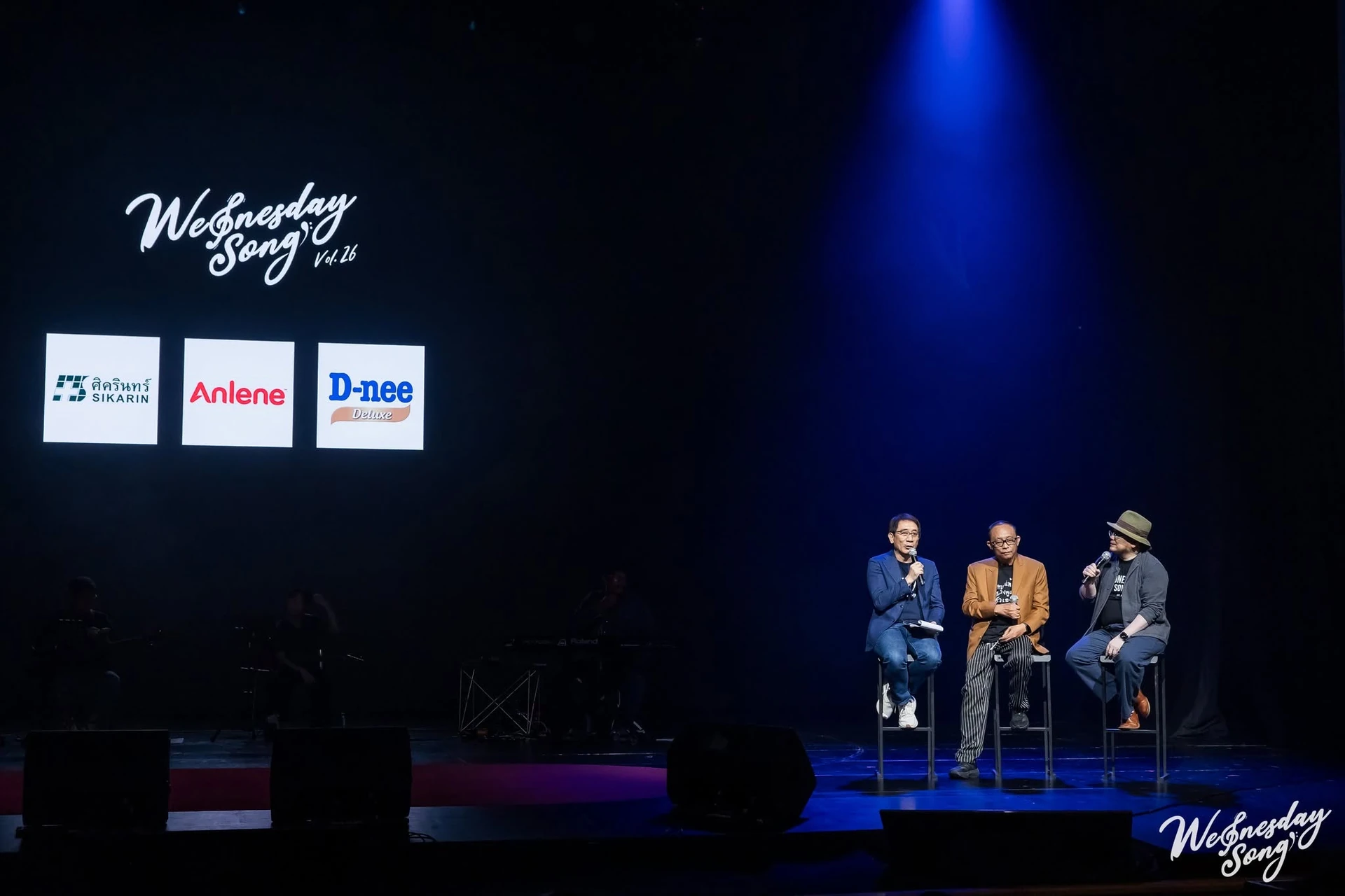 มุมกว้างของเวทีและแสงสีในงาน Wednesday Song Vol.26: Special เพลงนิติพงษ์ ปี 2569