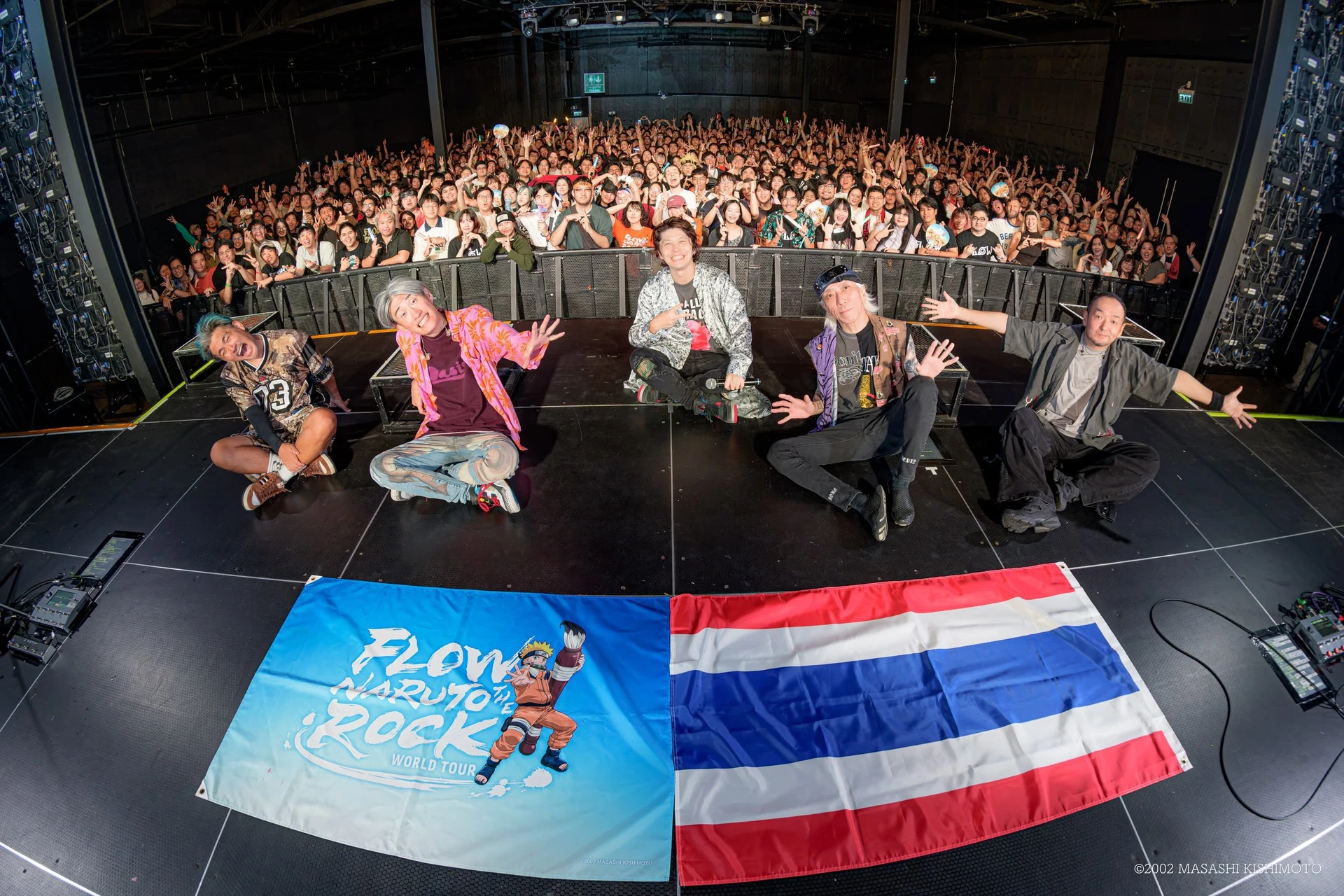 มุมจากเวทีไปยังพื้นที่ผู้ชมในงาน FLOW NARUTO THE ROCK 2026 รอบ Bangkok Day2