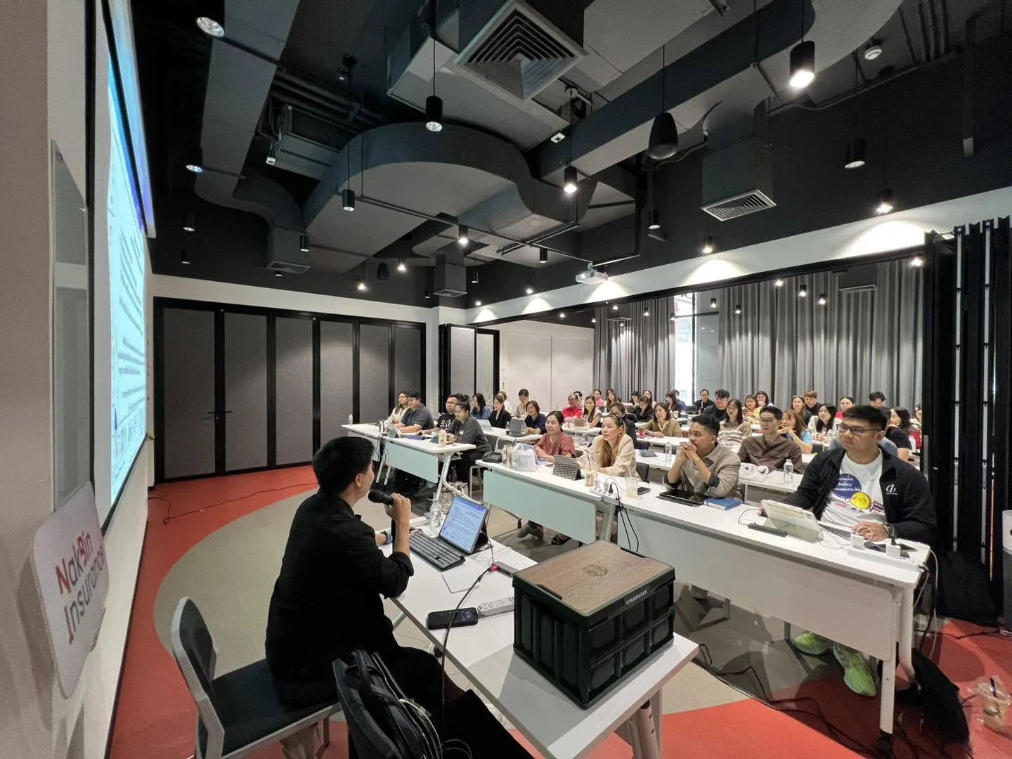 บรรยากาศภายในห้องเรียน NBI Smart Tools – Full Set รุ่น 29 จากเพจนักบิน อิน•INsurance & Finance