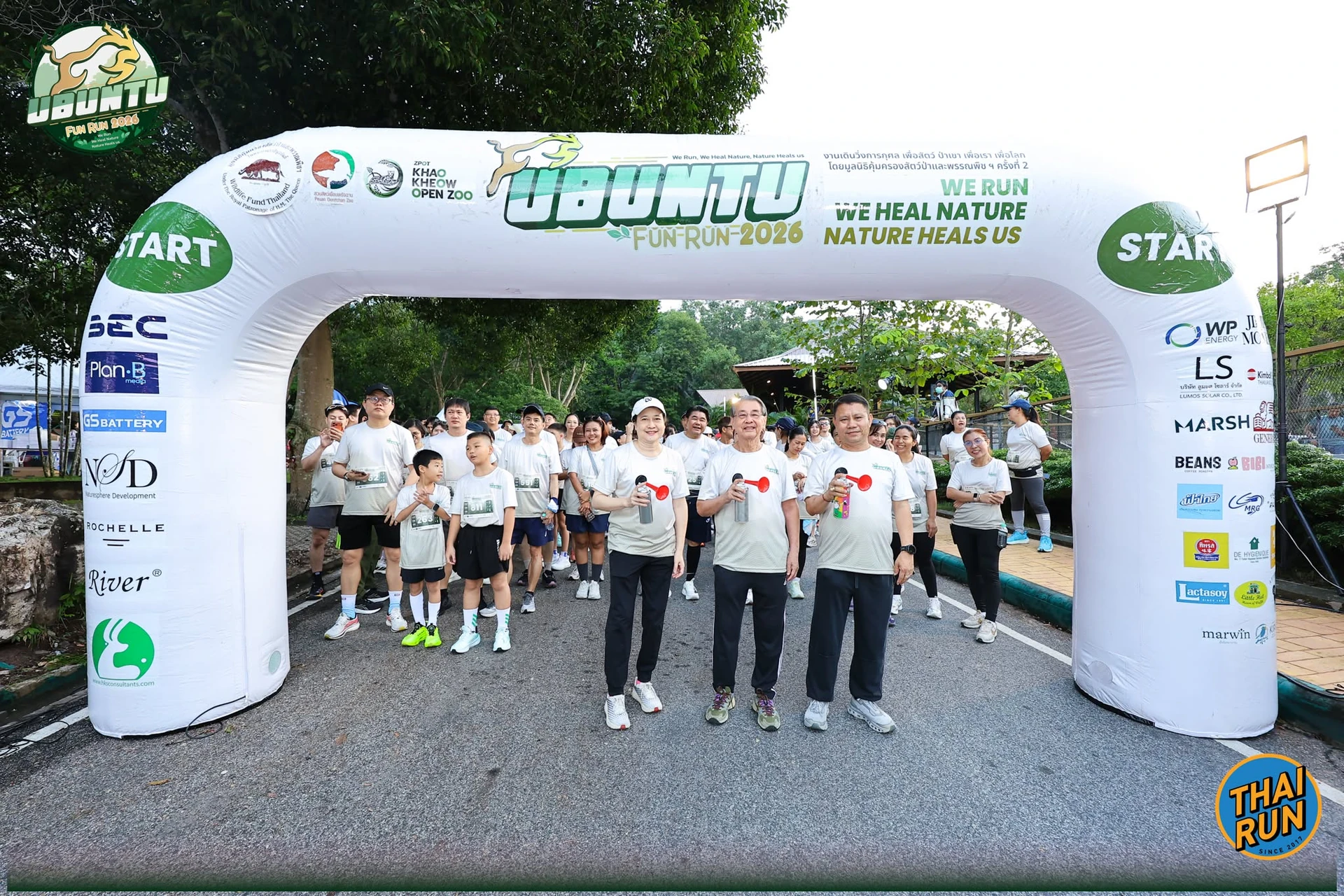 ซุ้มงานและบรรยากาศบริเวณเริ่มกิจกรรม UBUNTU FUN RUN 2026 จากรายงานภาพ ThaiRun
