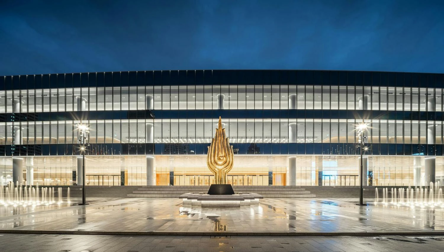 อาคารภายนอกศูนย์การประชุมแห่งชาติสิริกิติ์จากคลังภาพ Front View ของ QSNCC