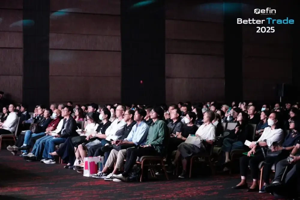 ผู้ฟังนั่งชมสัมมนาในฮอลล์งาน Better Trade 2025 ที่ไอคอนสยาม