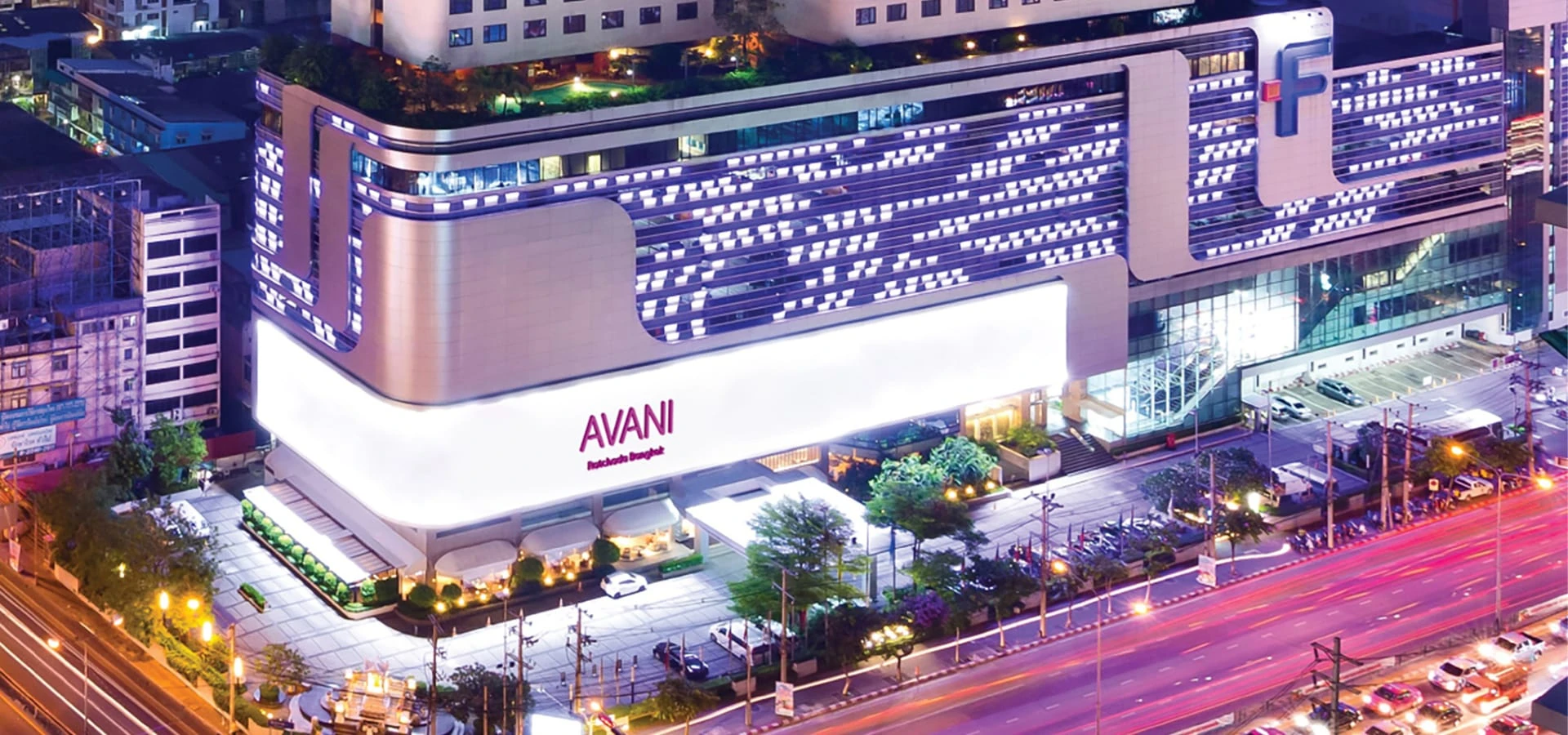 ภายนอกโรงแรม Avani Ratchada Bangkok จากเว็บไซต์โรงแรมทางการ — ไม่ระบุวันหรือปีถ่าย ใช้ประกอบบริบทสถานที่ ไม่ใช่ภาพห้องอบรมหรือกิจกรรมค่ายสานฝันนักจิตวิทยาคลินิกรุ่นที่ 35 วันที่ 21 พฤศจิกายน 2569 หรือรุ่นก่อน และไม่ยืนยันการเตรียมงาน ห้อง ชั้น ทางเข้าค่าย หรือสภาพปัจจุบัน