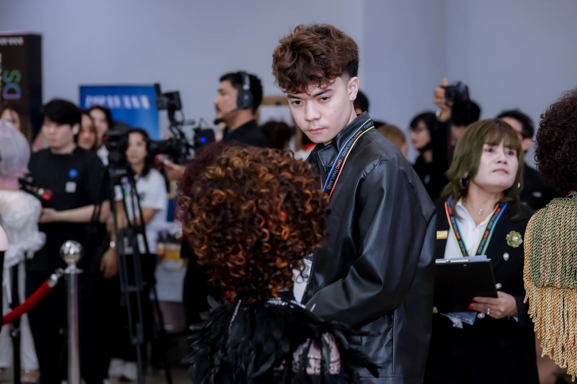ผู้ร่วมงานและผู้ตรวจผลงานบริเวณหุ่นทรงผมใน BEAUTY CULTURE FESTIVAL กรุงเทพฯ วันที่ 30 กันยายน 2569 ภาพเทศกาลโดยรวม