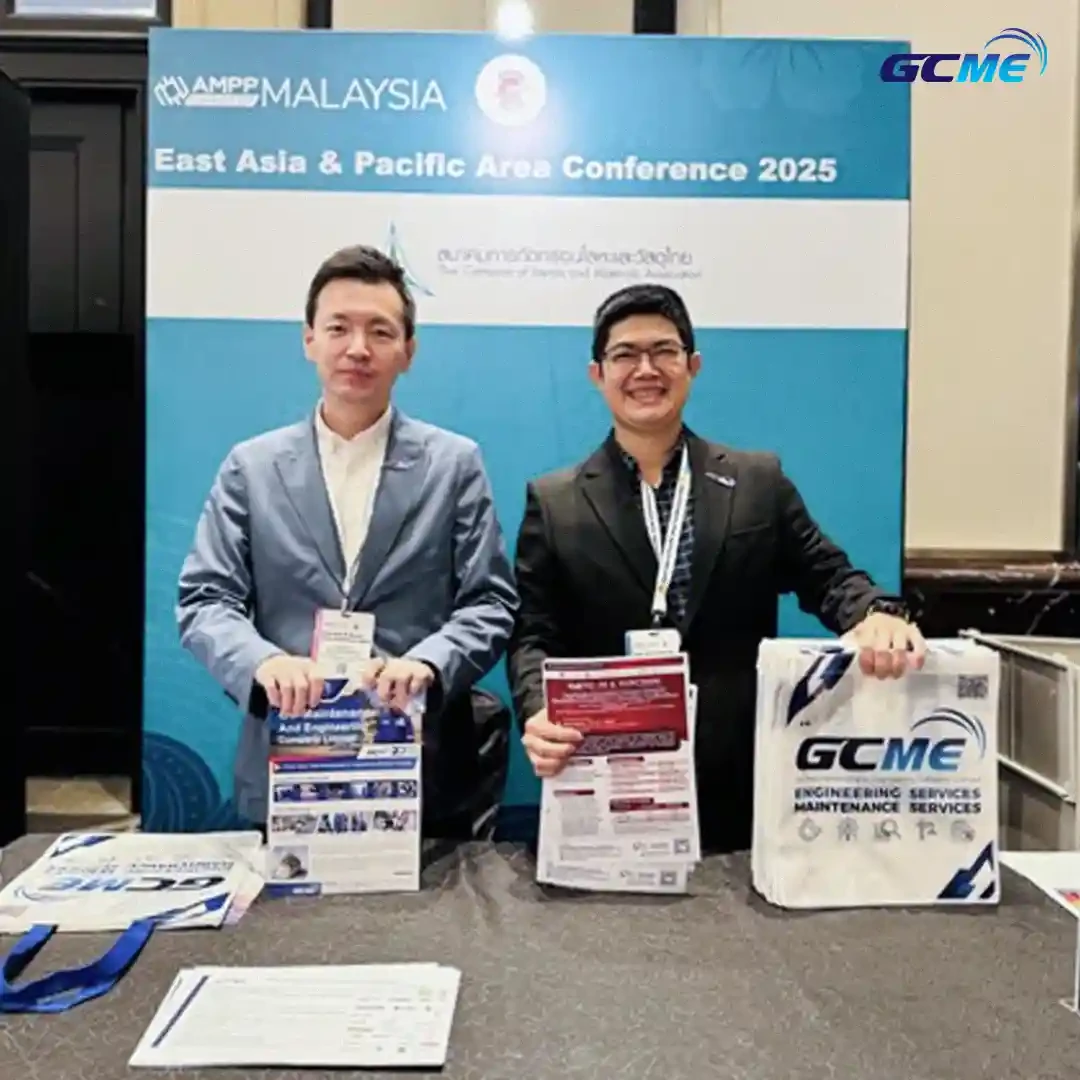 ผู้แทน GCME ที่โต๊ะจัดแสดงหน้าป้าย East Asia and Pacific Area Conference 2025 ในมาเลเซีย