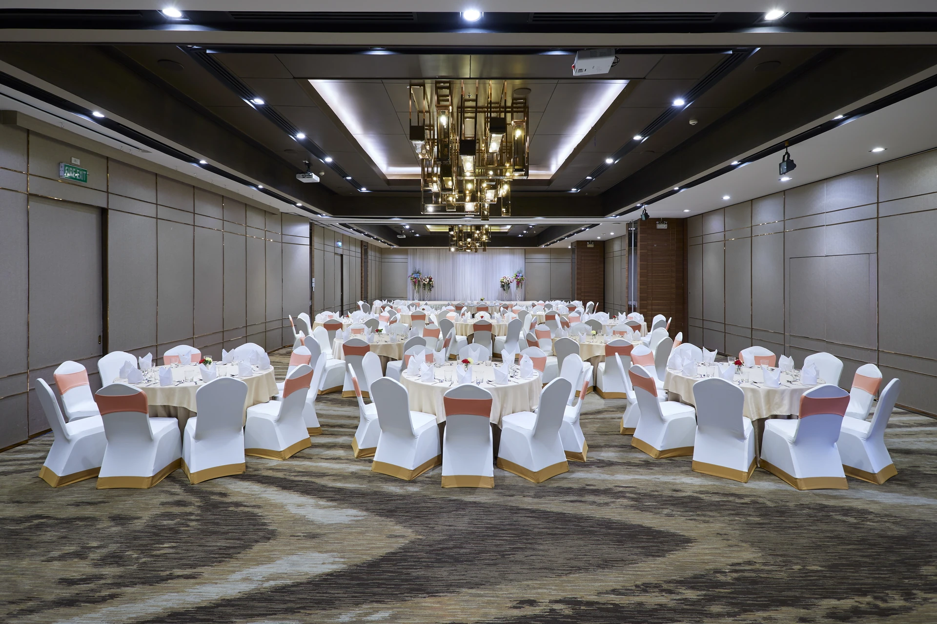 ตัวอย่างห้องประชุมและจัดเลี้ยงของ The Four Wings Hotel Bangkok จากเว็บไซต์โรงแรมทางการ — ไม่ระบุวันหรือปีถ่าย ใช้ประกอบลักษณะสถานที่ ไม่ยืนยันว่าเป็นห้องที่ NEXTCOMP 2027 ใช้งาน ไม่ใช่ภาพการประชุมวันที่ 26–29 มกราคม 2570 หรือการเตรียมงาน และไม่ยืนยันผังใช้งานหรือสภาพห้องปัจจุบัน