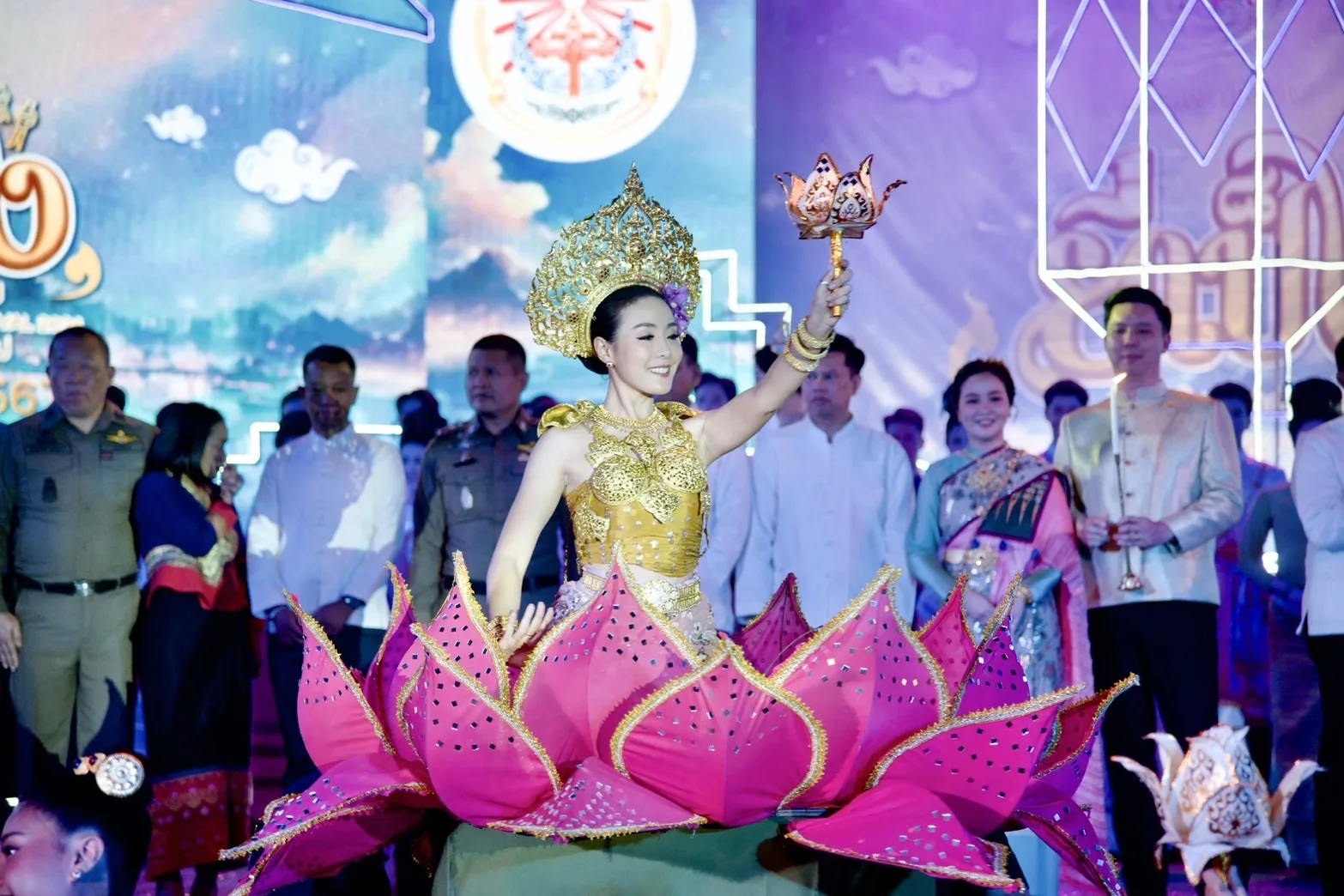 การแสดงบนเวทียี่เป็งเชียงใหม่ ปี 2567